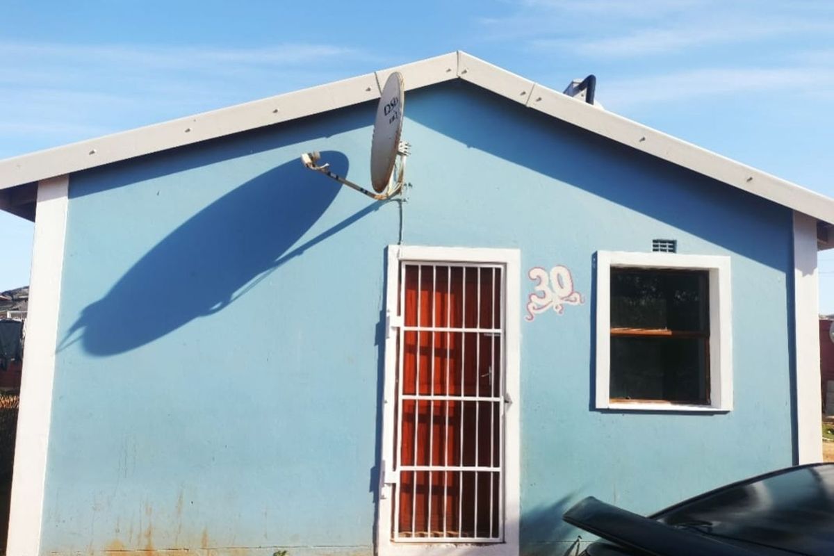 House For Sale in Kwanonqaba - Photo 3