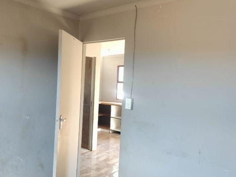 House For Sale in Kwanonqaba - Photo 4