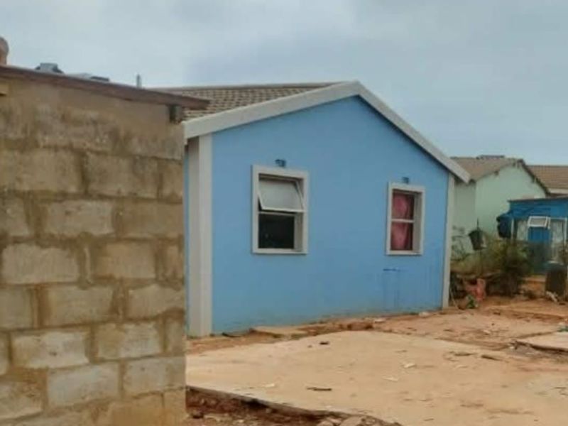 House For Sale in Kwanonqaba - Photo 2