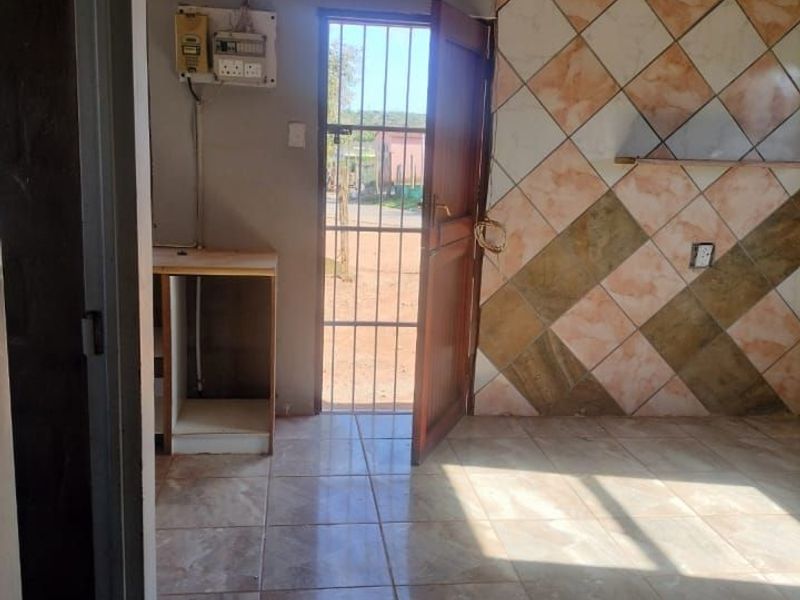 House For Sale in Kwanonqaba - Photo 6