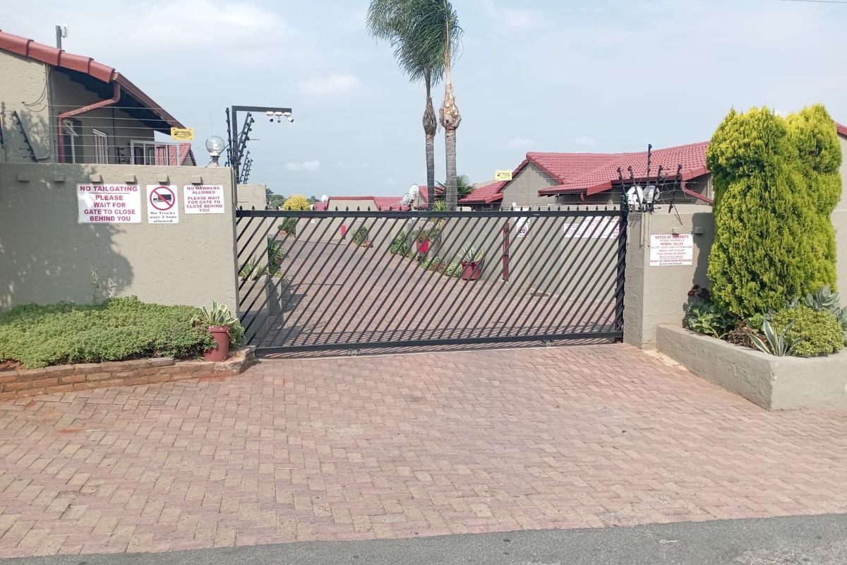 Townhouse For Sale in Georginia - Photo 2