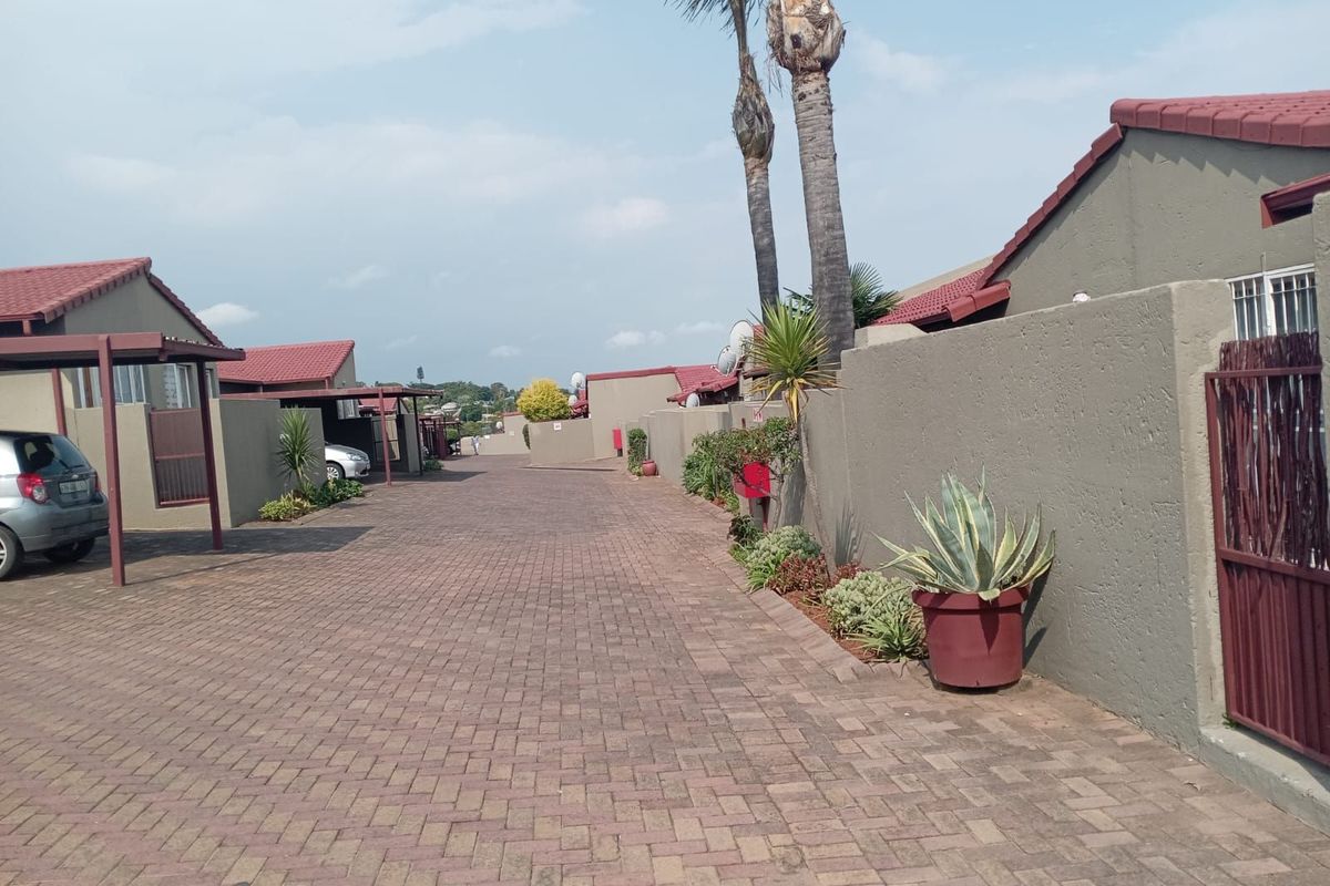 Townhouse For Sale in Georginia - Photo 3