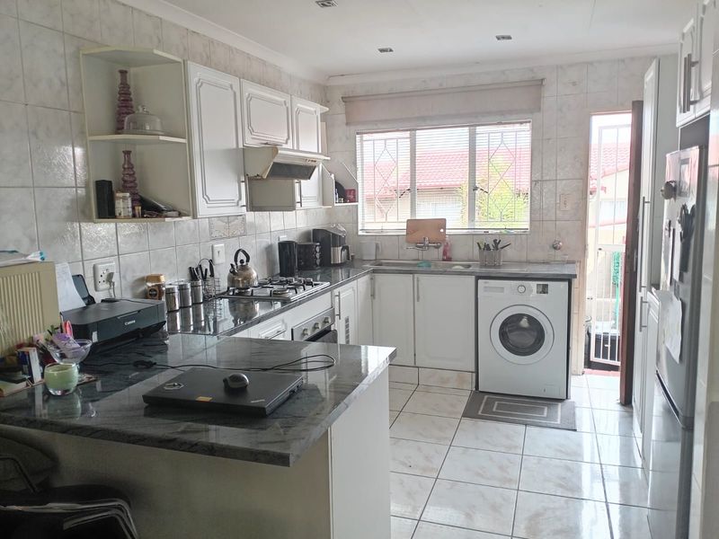 Townhouse For Sale in Georginia - Photo 6