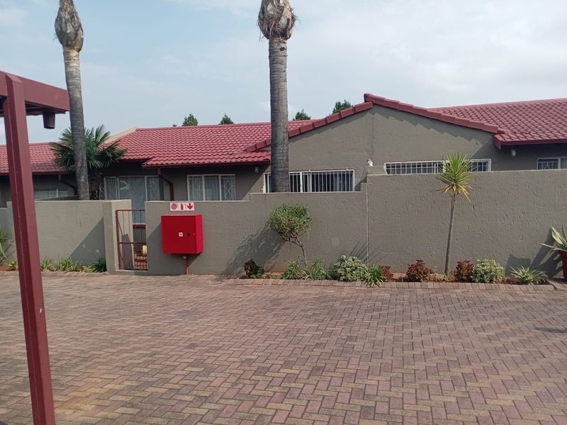 Townhouse For Sale in Georginia - Photo 4