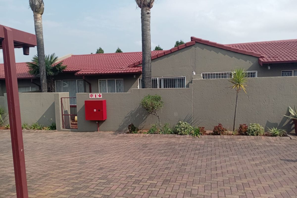 Townhouse For Sale in Georginia - Photo 4