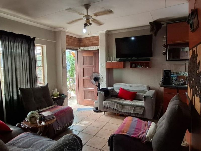 House For Sale in Bendor - Photo 2