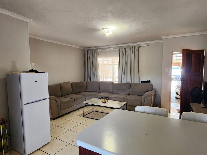 Townhouse For Sale in Annadale - Photo 4