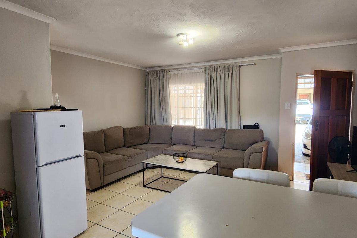 Townhouse For Sale in Annadale - Photo 4