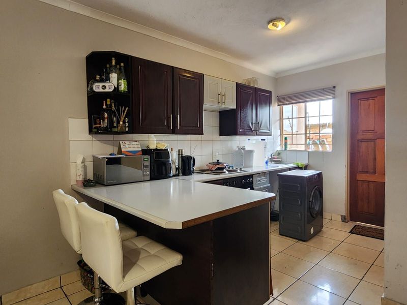 Townhouse For Sale in Annadale - Photo 3