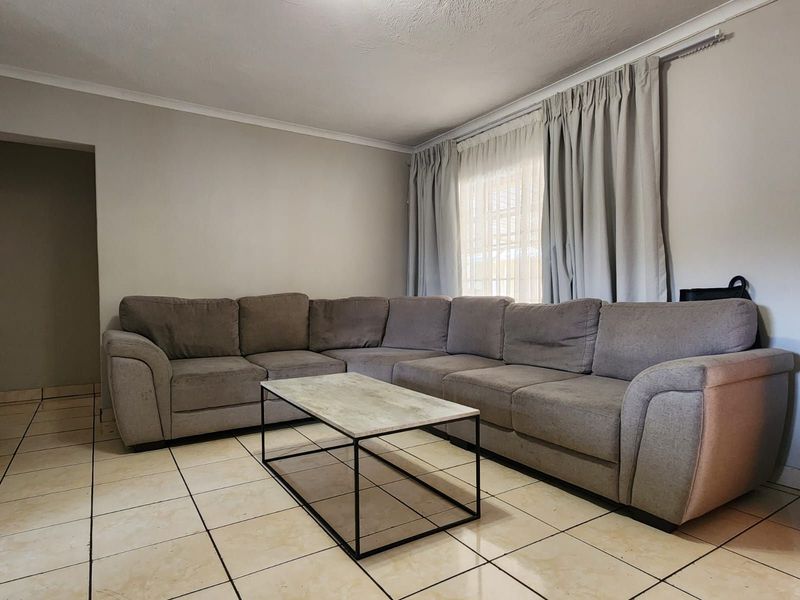 Townhouse For Sale in Annadale - Photo 2