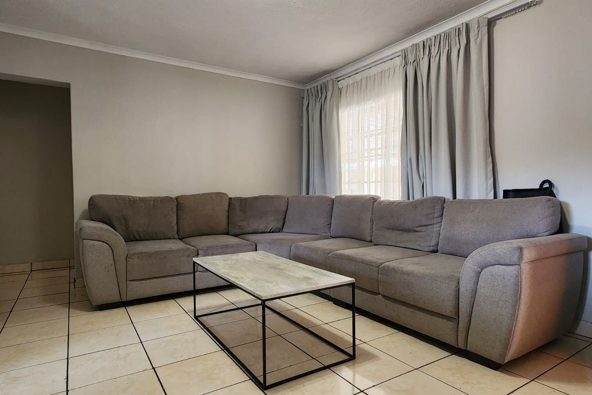 Townhouse For Sale in Annadale - Photo 2