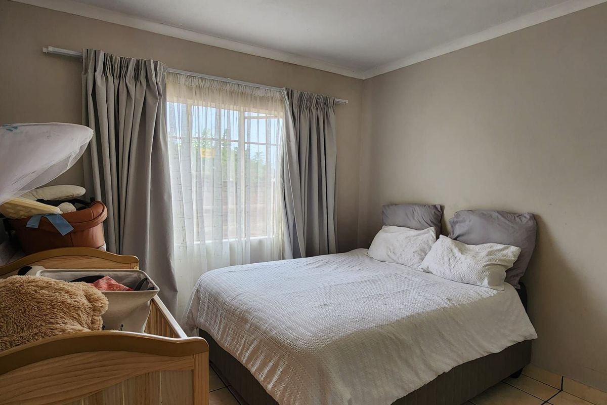 Townhouse For Sale in Annadale - Photo 5