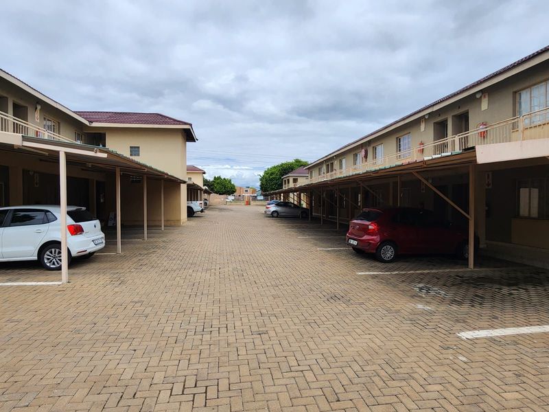 Townhouse For Sale in Annadale - Photo 10