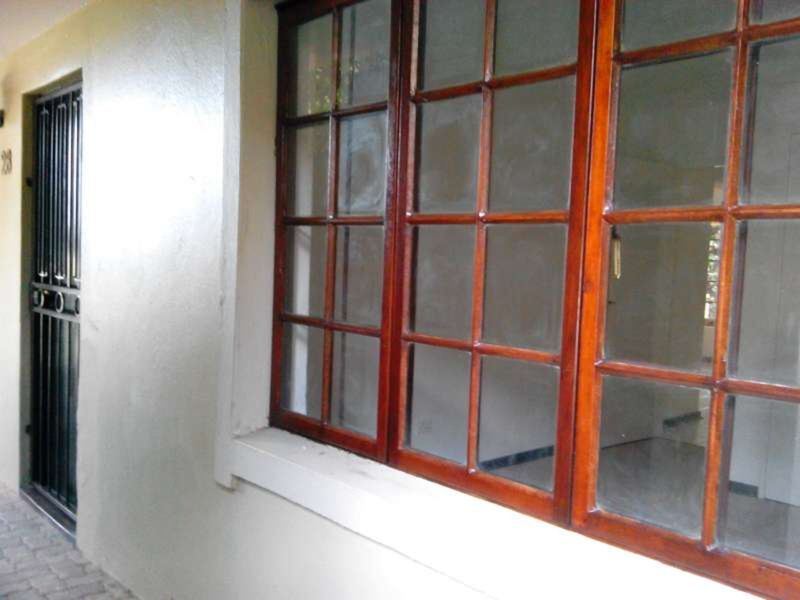 Townhouse For Sale in Benmore Gardens - Photo 10