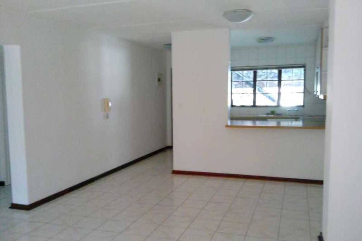 Townhouse For Sale in Benmore Gardens - Photo 4