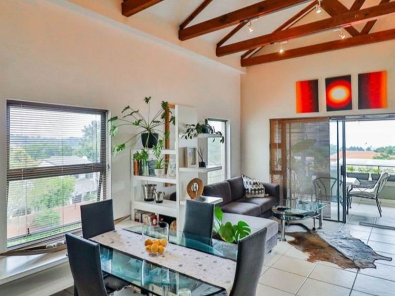 Apartment For Sale in Bryanston - Photo 2