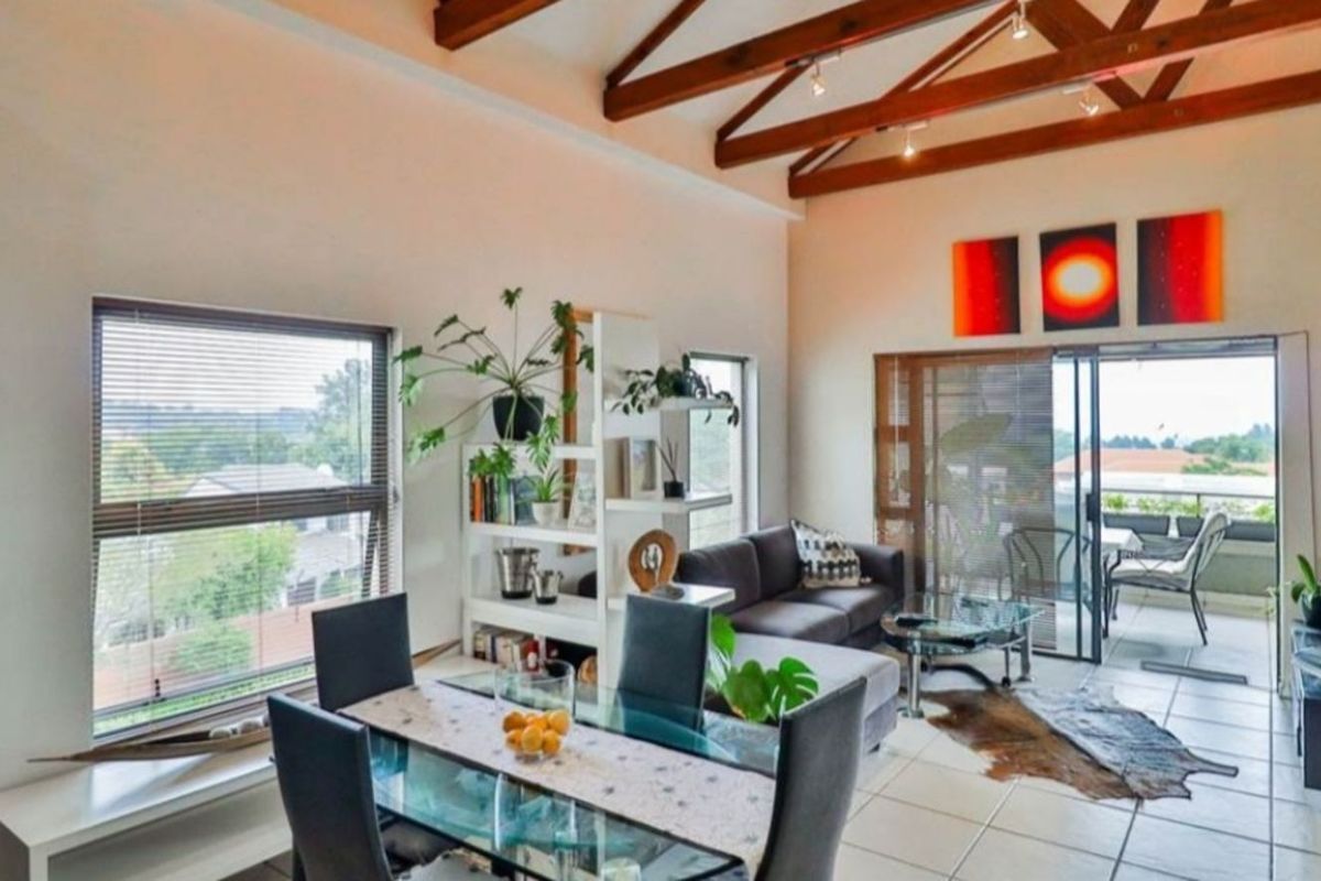 Apartment For Sale in Bryanston - Photo 2