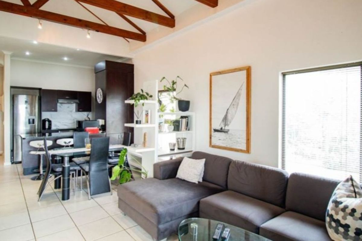 Apartment For Sale in Bryanston - Photo 3
