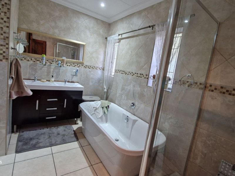 House For Sale in Die Heuwel - Photo 8