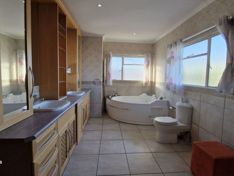 House For Sale in Die Heuwel - Photo 4