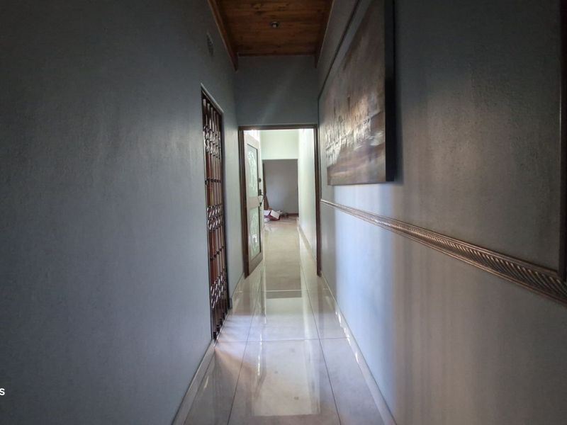 House For Sale in Die Heuwel - Photo 2