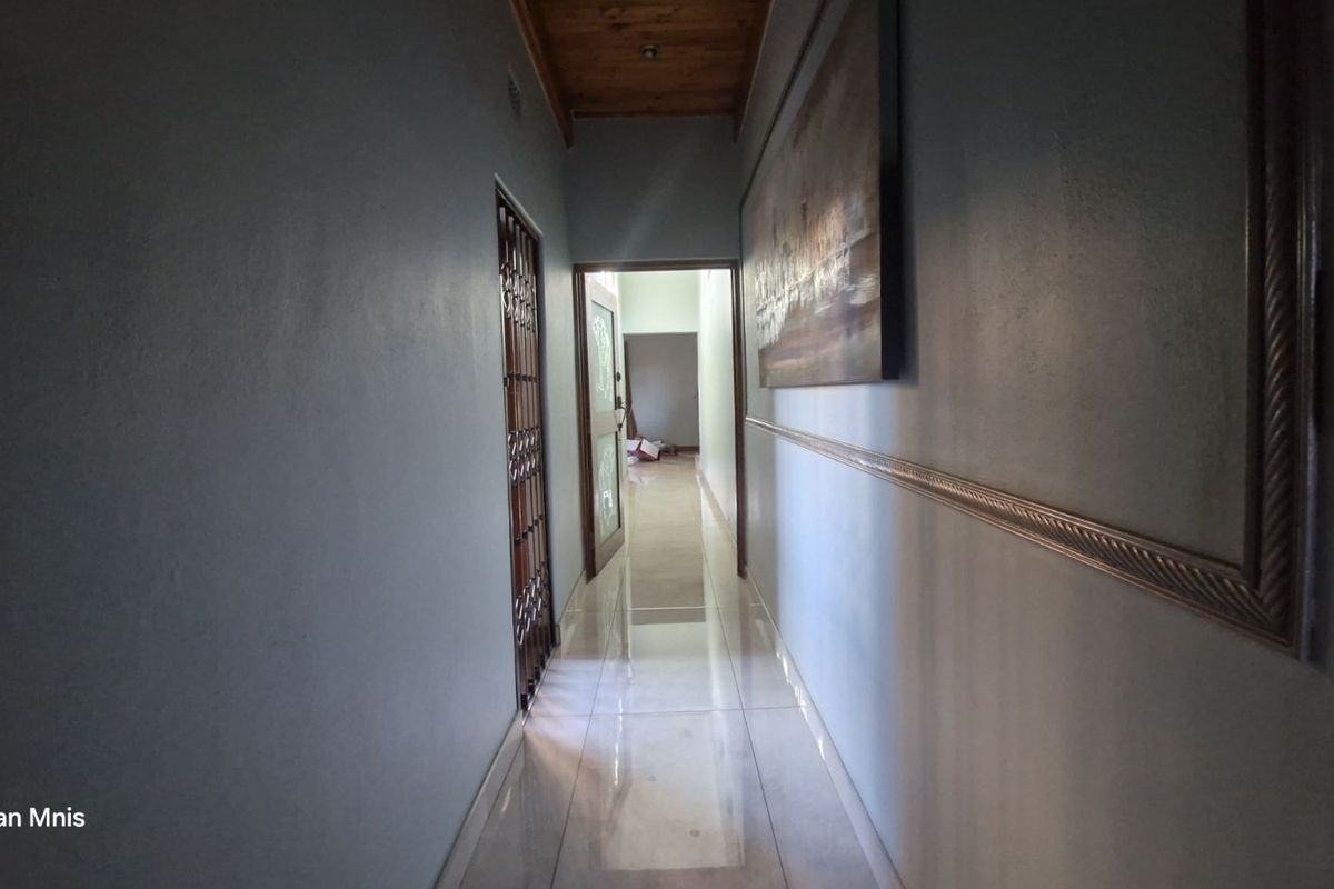 House For Sale in Die Heuwel - Photo 2