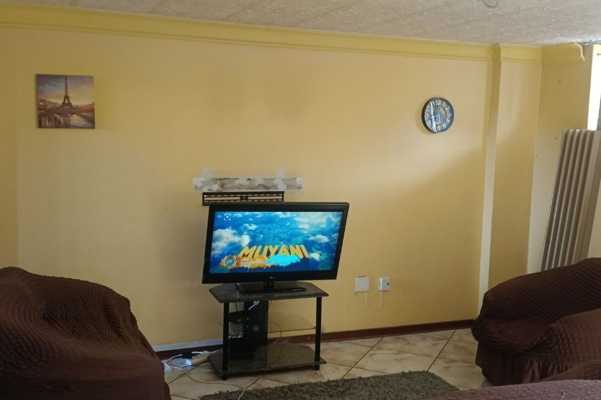 Apartment For Sale in Silverton - Photo 2