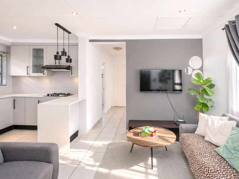 House For Sale in Summerset - Photo 4