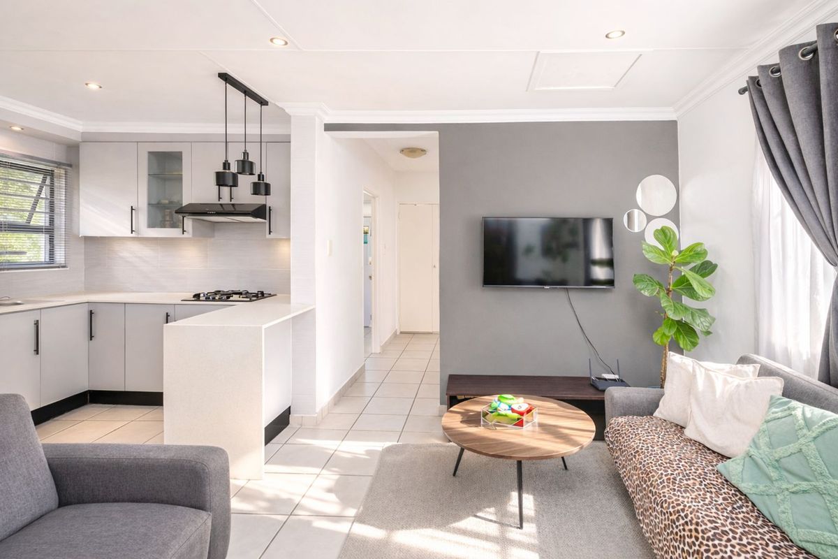 House For Sale in Summerset - Photo 4