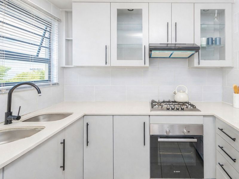 House For Sale in Summerset - Photo 5