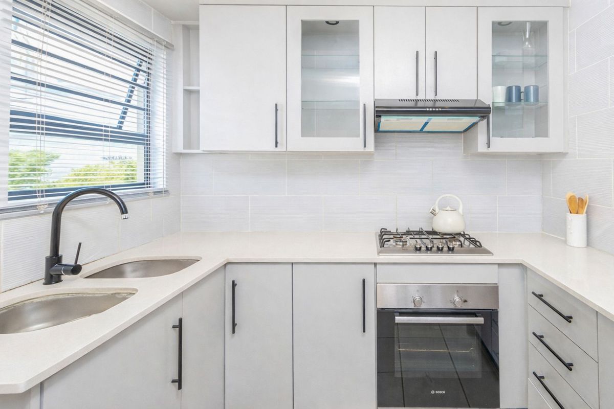 House For Sale in Summerset - Photo 5