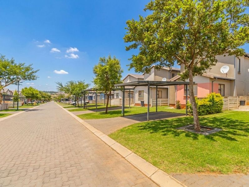 House For Sale in Summerset - Photo 2