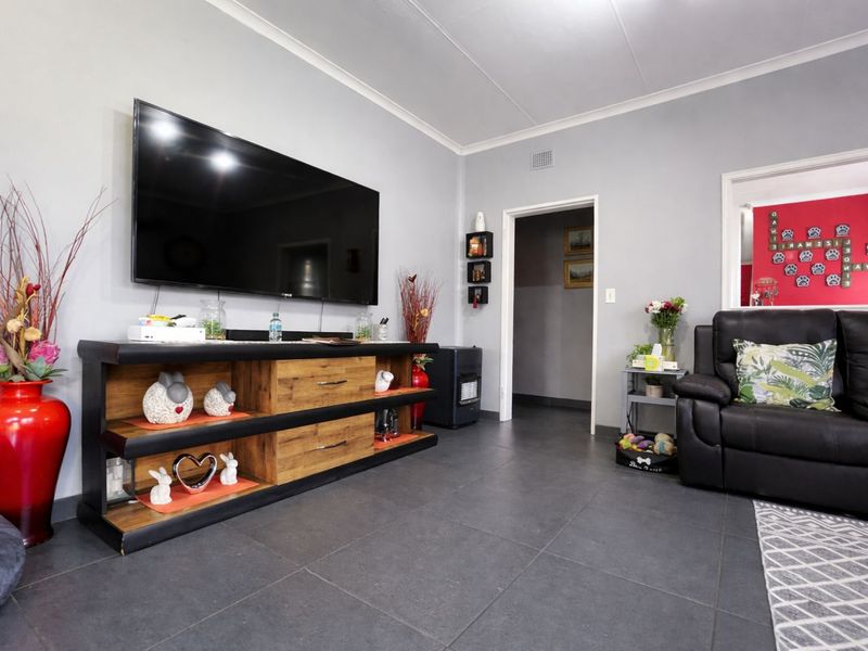 House For Sale in John Vorster Park - Photo 5