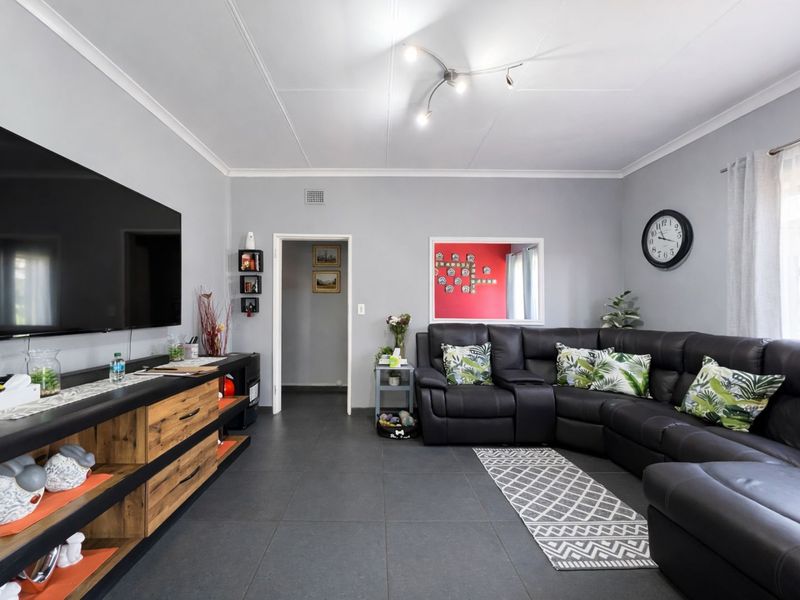 House For Sale in John Vorster Park - Photo 6