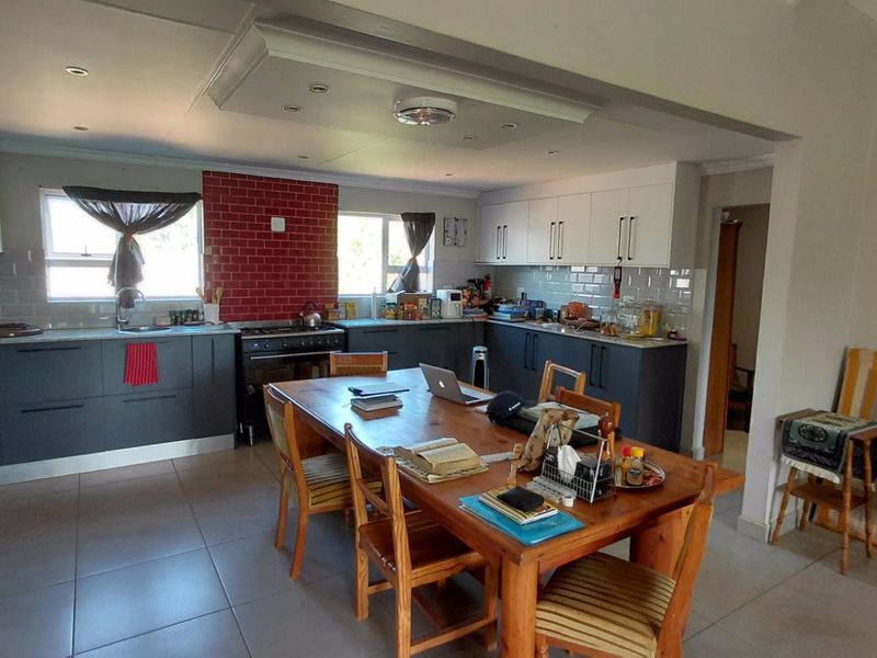 House For Sale in West Bank - Photo 5