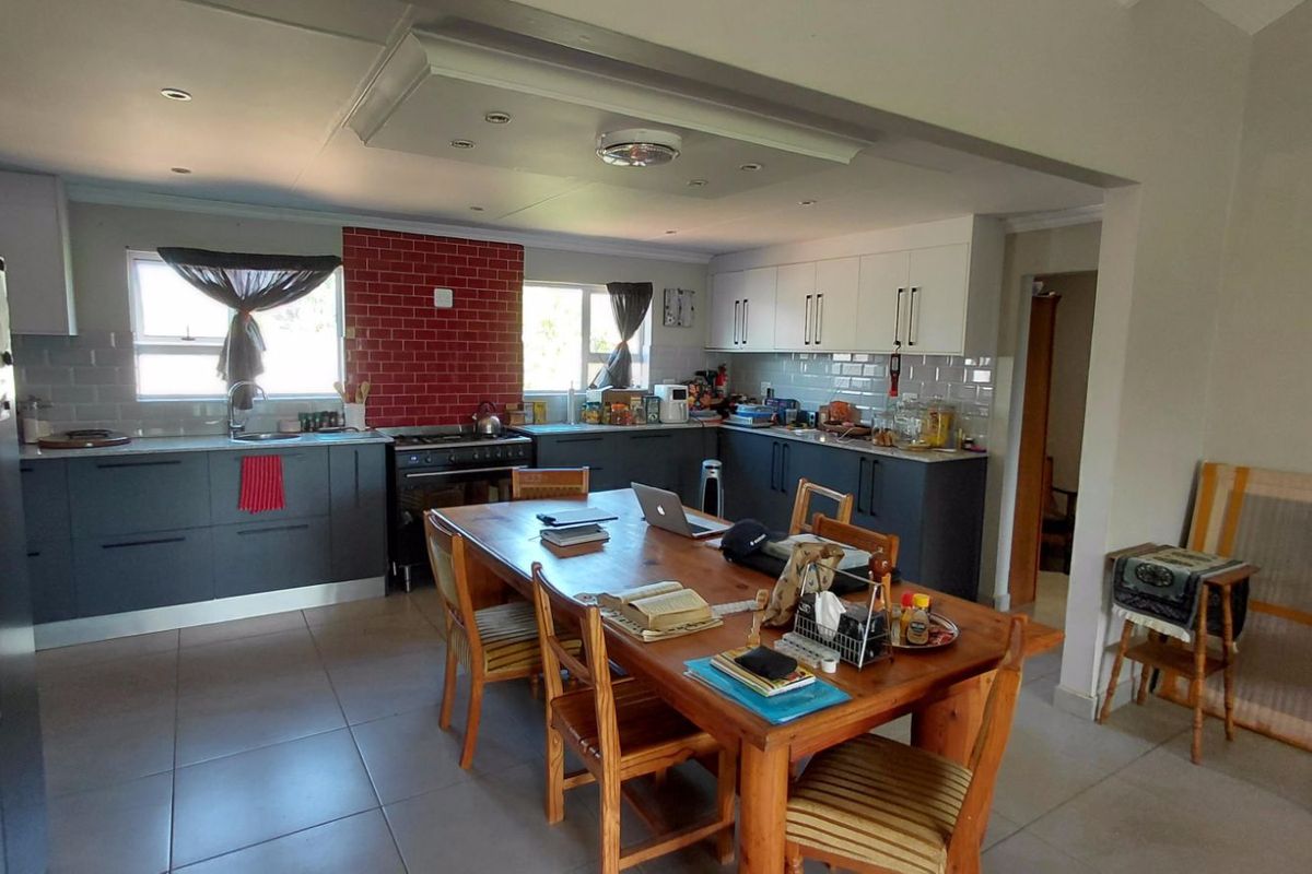 House For Sale in West Bank - Photo 5