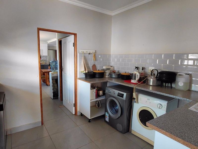 House For Sale in West Bank - Photo 8