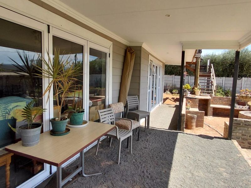 House For Sale in West Bank - Photo 6