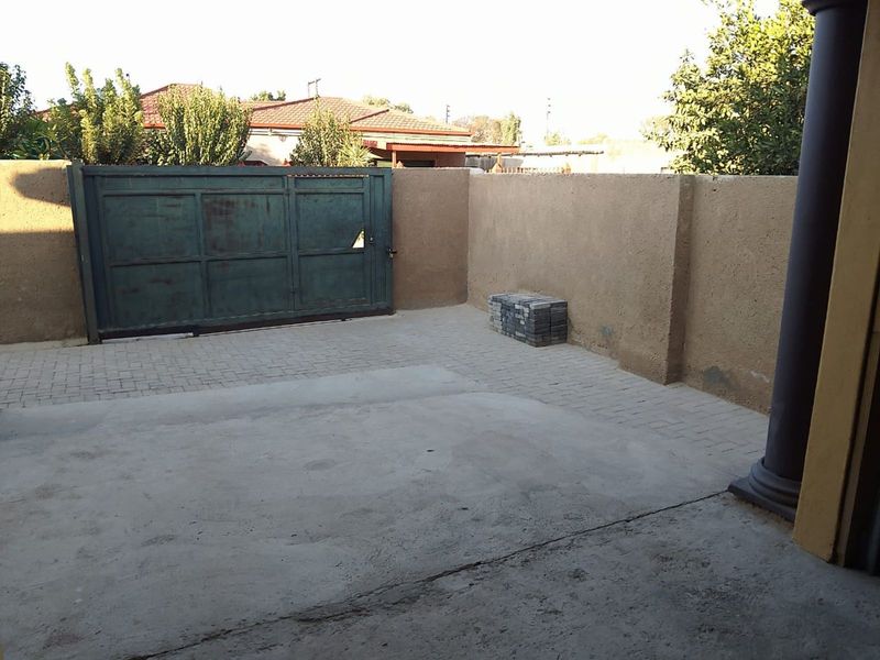 House For Sale in Hammanskraal Central - Photo 8