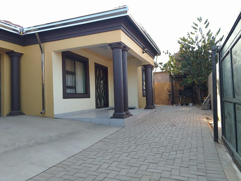 House For Sale in Hammanskraal Central - Photo 3