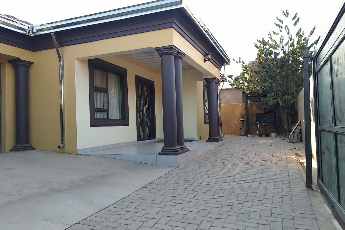 House For Sale in Hammanskraal Central - Photo 3