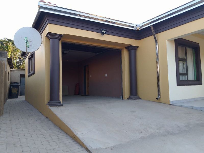 House For Sale in Hammanskraal Central - Photo 2
