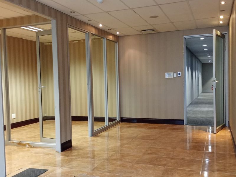 Office To Rent in Sandton Central - Photo 4