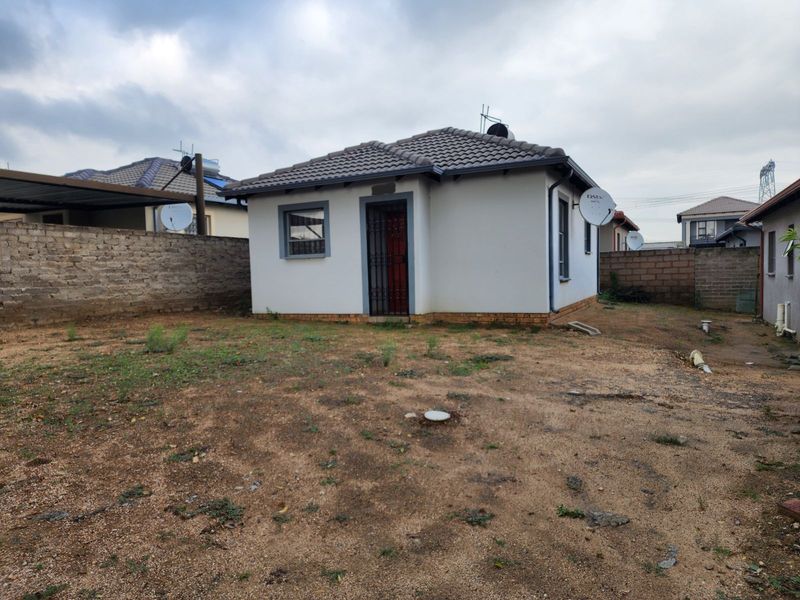 House For Sale in Riverside View Ext 30 - Photo 2