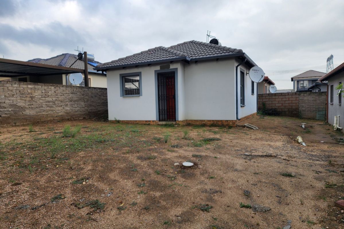 House For Sale in Riverside View Ext 30 - Photo 2