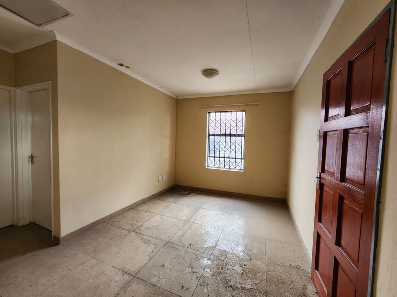 House For Sale in Riverside View Ext 30 - Photo 4