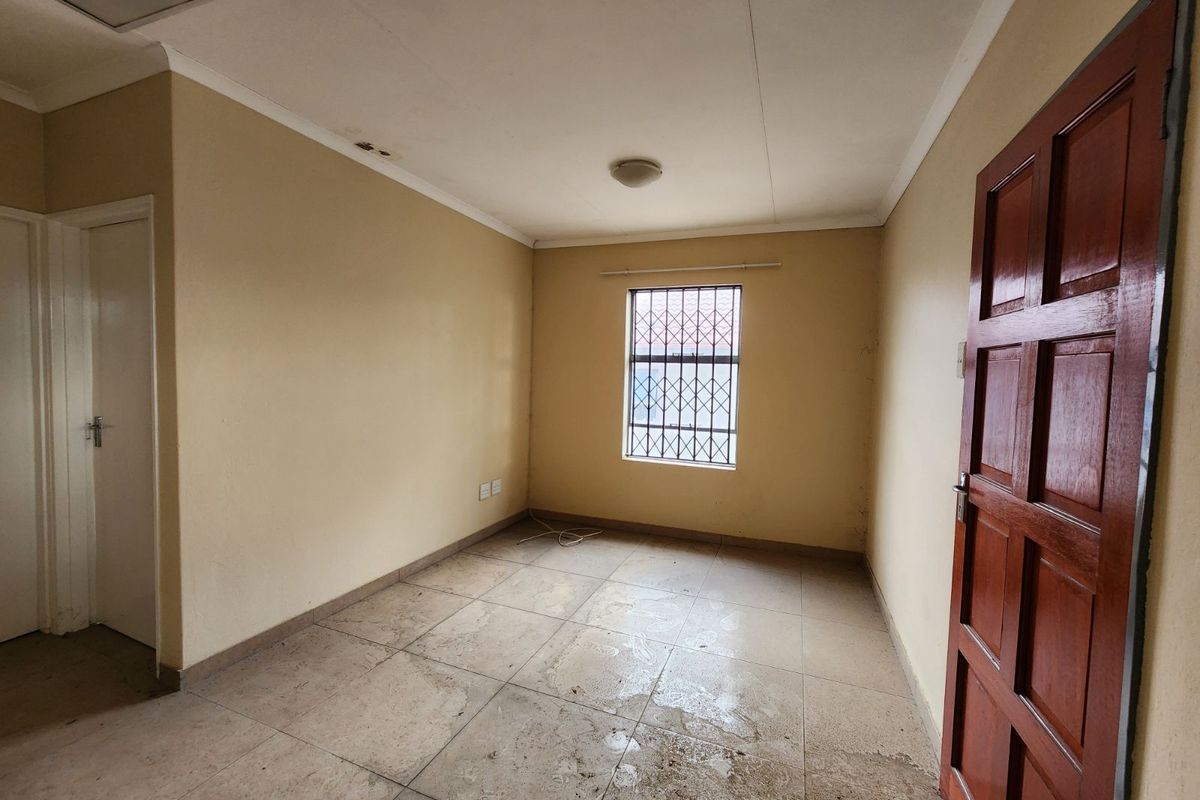 House For Sale in Riverside View Ext 30 - Photo 4