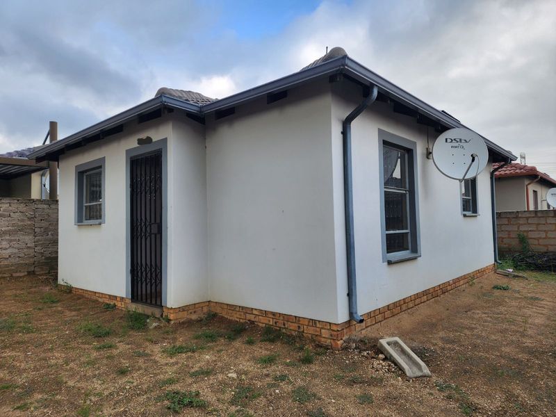 House For Sale in Riverside View Ext 30 - Photo 3