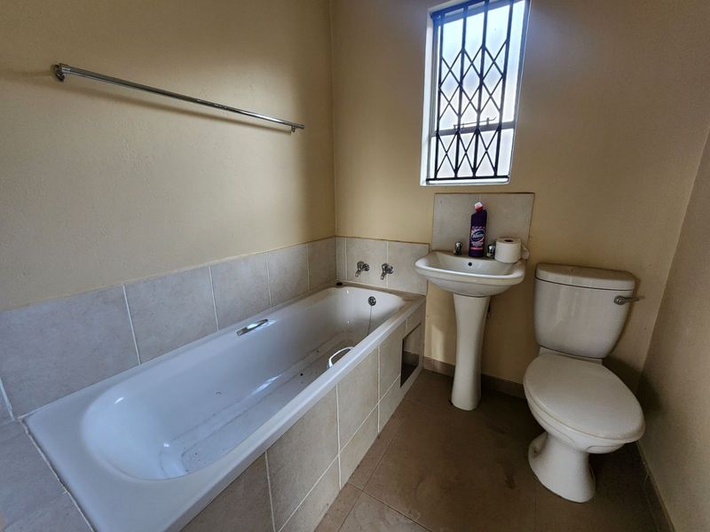 House For Sale in Riverside View Ext 30 - Photo 8