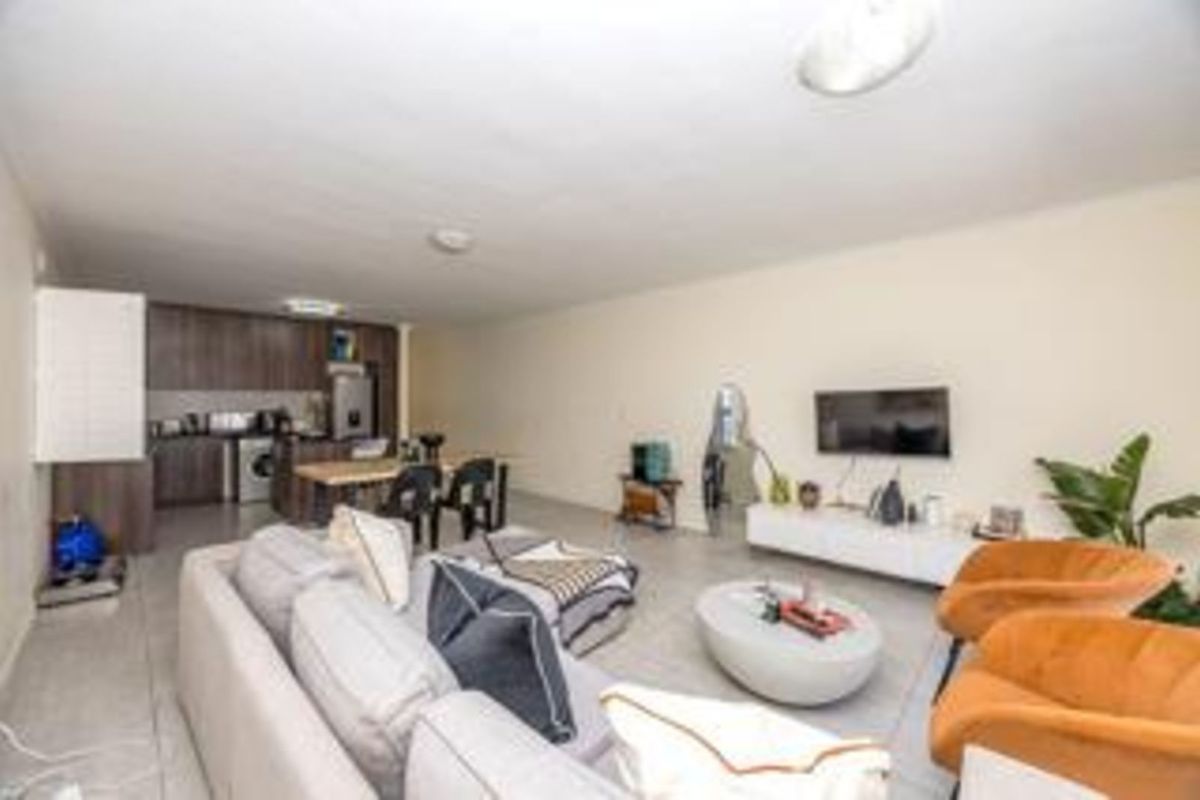 House For Sale in Parklands - Photo 2